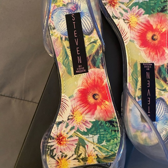 STEVEN BY STEVE MADDEN CLEAR FLAT JELLY SANDALS - Picture 5 of 7